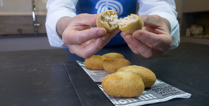 Presentación croquetas de pollo y jamón destacada