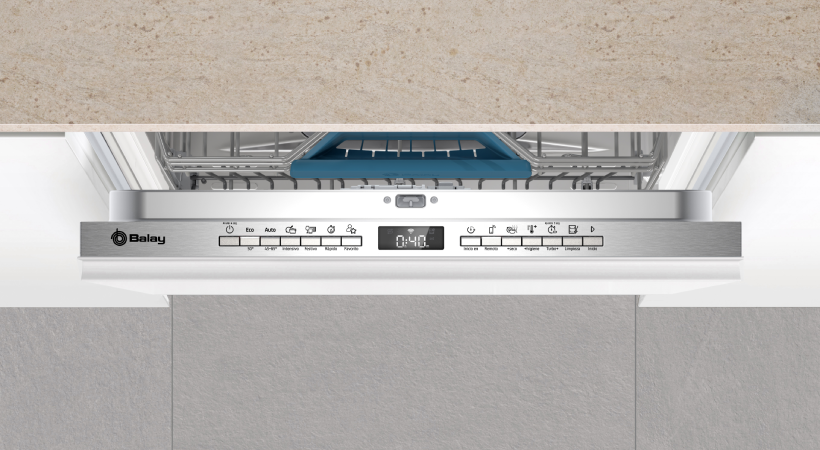Detalle del display y botones de un lavavajillas Balay totalmente integrado