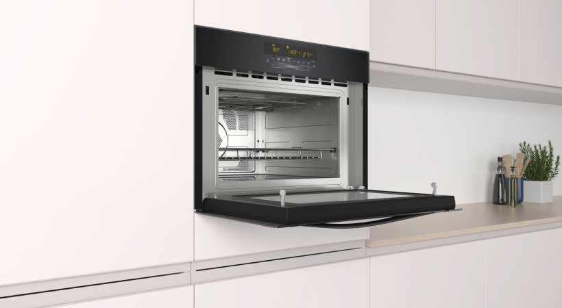 Vista de un horno de Balay abierto